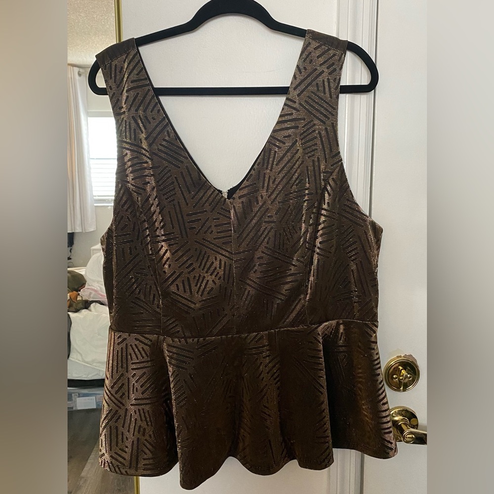 ‼️Weekend SALE ‼️
All offers considered - Forever 21 Shimmer Top 3x